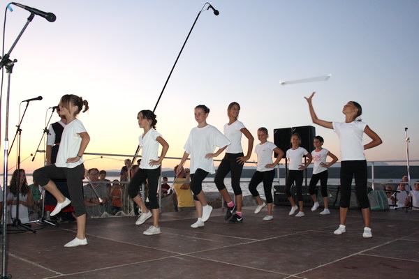 Vecer folklora: KUD Nevijana i ansambl Horenak u Nevidjenima Vecer folklora: KUD Nevijana i ansambl Horenak u Nevidjenima