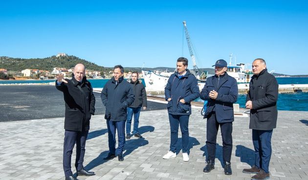 Pašman, trajektna luka