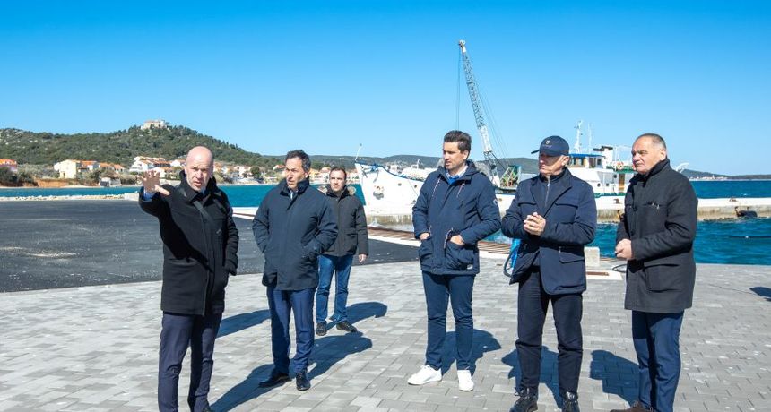 Pašman, trajektna luka Pašman, trajektna luka