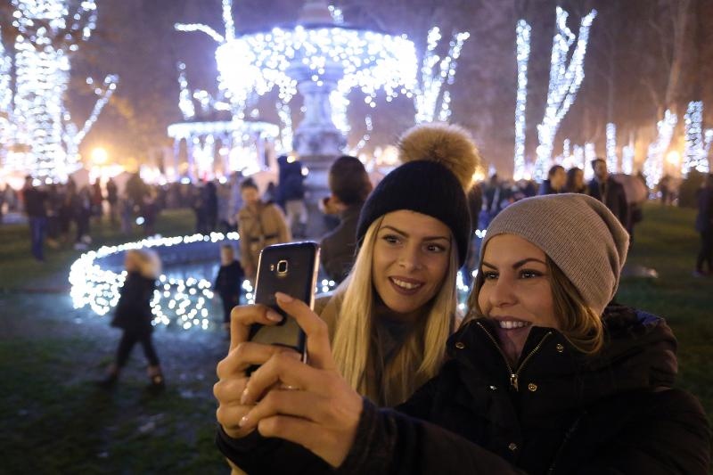 Na Zrinjevcu otvoren Advent u Zagrebu