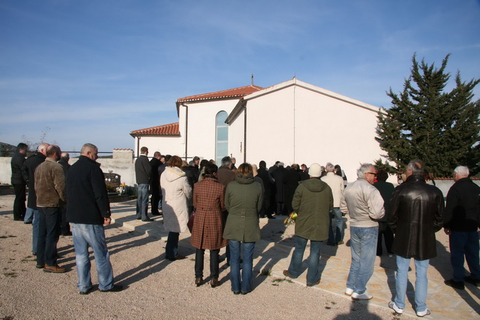 Tisnjanska Dubrava (Murter): Posljednji ispracaj Dragana Vlasica Vlaje, 16.2.2009. Tisnjanska Dubrava (Murter): Posljednji ispracaj Dragana Vlasica Vlaje, 16.2.2009.