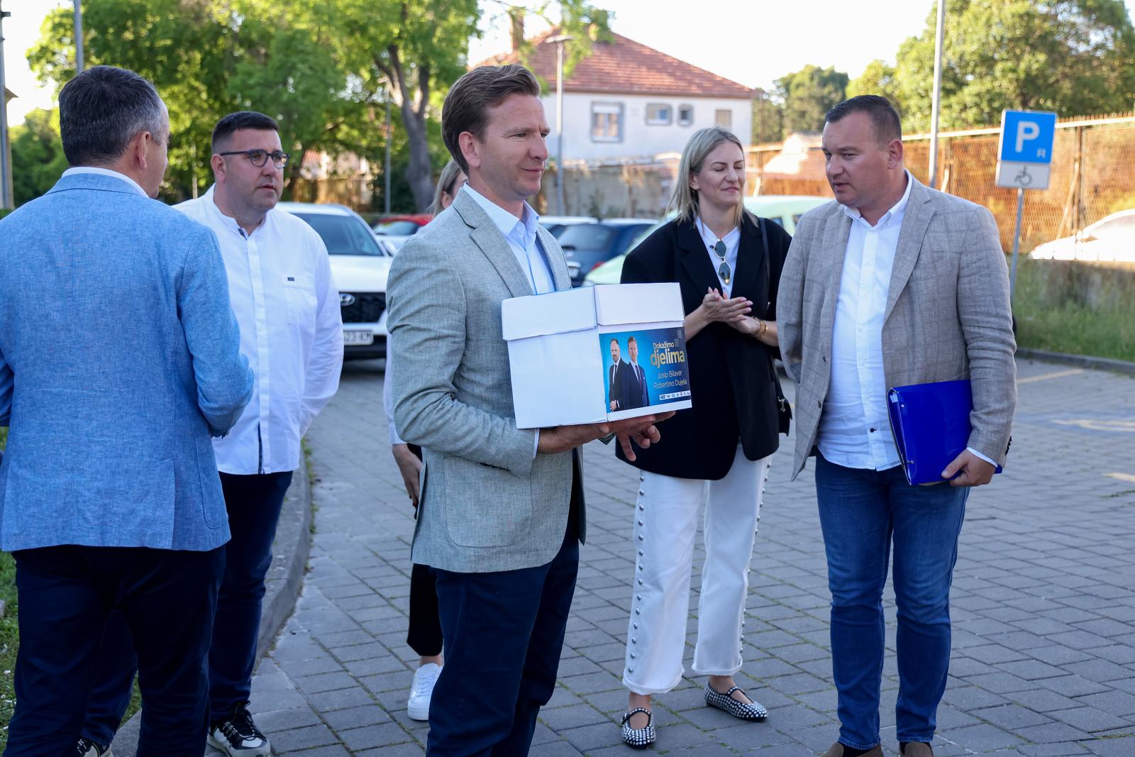 Predaja županijske liste HDZ-a i kandidat za župana Josip Bilaver Predaja županijske liste HDZ-a i kandidat za župana Josip Bilaver