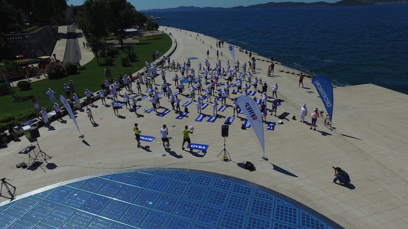 Stotinu vježbača na jutarnjem treningu Aktivne Hrvatske pozdravilo sunce Stotinu vježbača na jutarnjem treningu Aktivne Hrvatske pozdravilo sunce