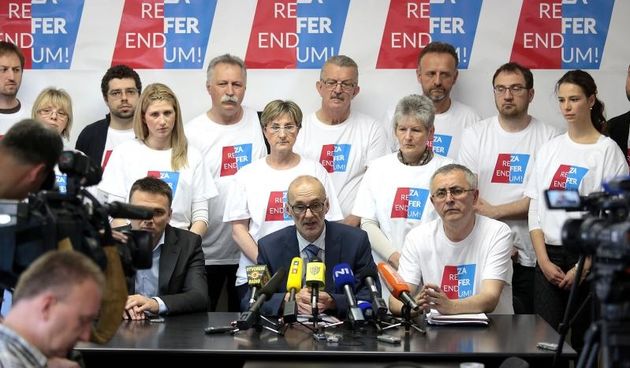 Inicijativa “Za referendum”, Djordje Gardasevic, Zeljko Stipic, Robert Podoljnjak, Mijat Stanic, Teodor Celakoski. Photo: Patrik Macek/PIXSELL