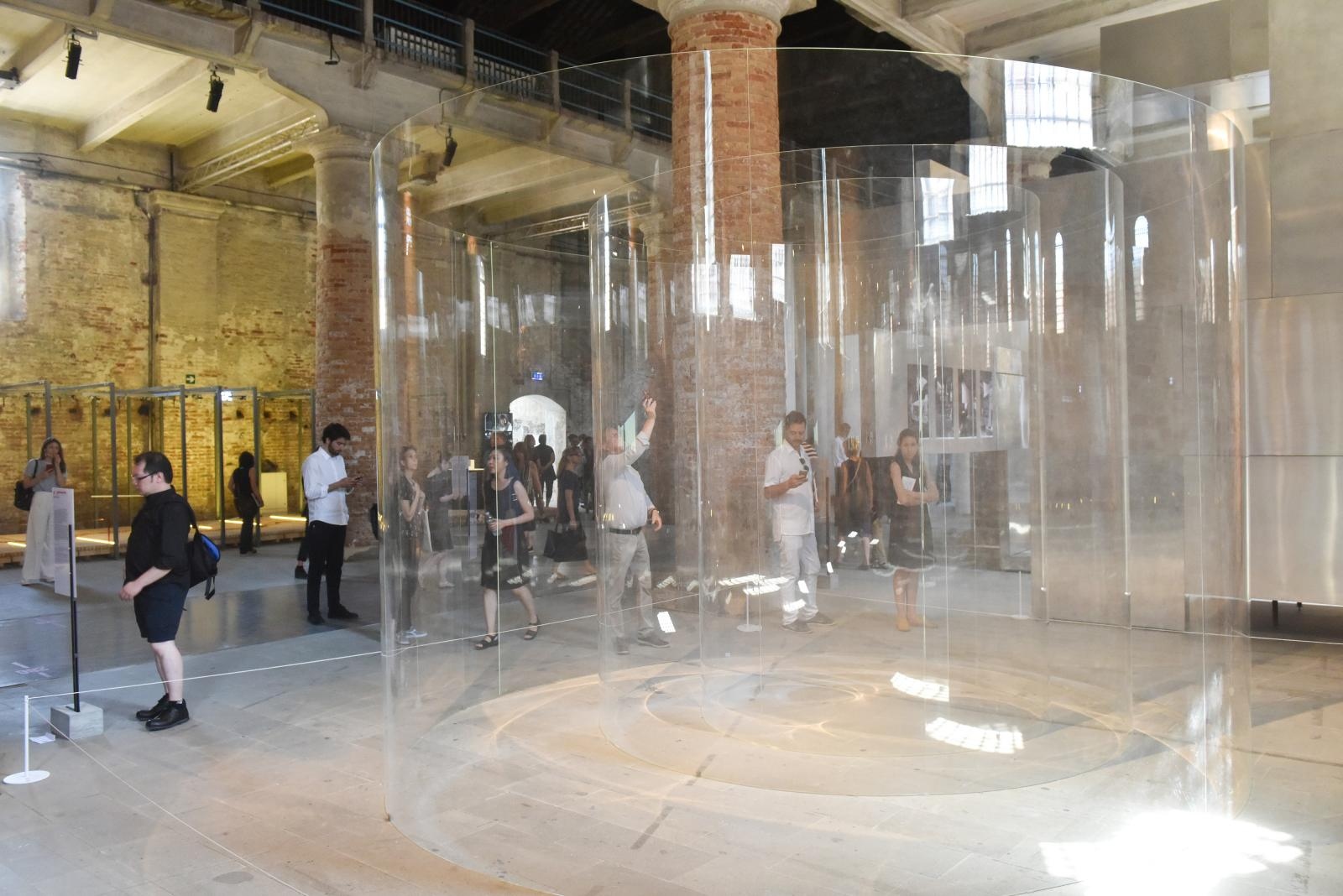 Na 16. Venecijanskom bijenalu otvoren Hrvatski paviljon s instalacijom Oblak Pergola Na 16. Venecijanskom bijenalu otvoren Hrvatski paviljon s instalacijom Oblak Pergola