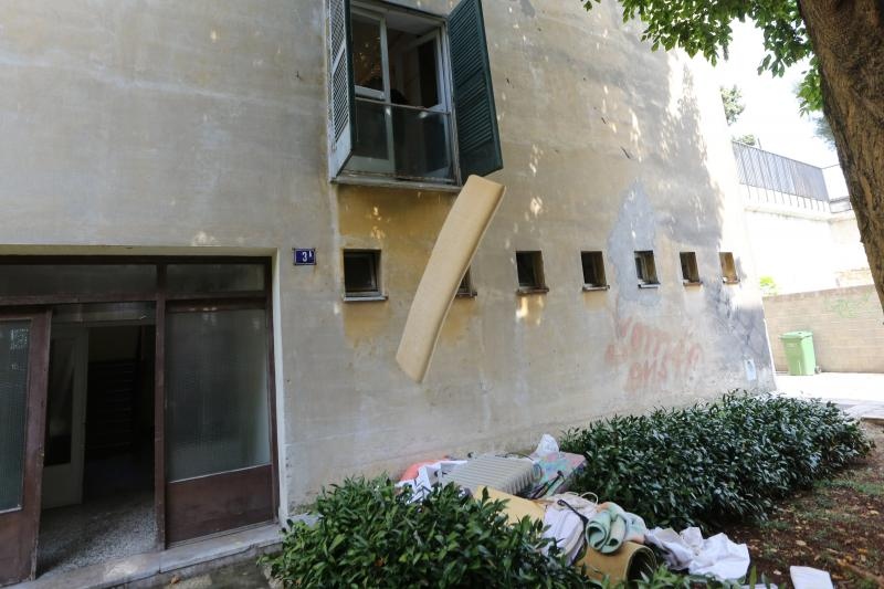 Podstanari uočili zmiju u stanu, nisu je pronašli pa su sav namještaj izbacili, foto: Filip Brala/PIXSELL Podstanari uočili zmiju u stanu, nisu je pronašli pa su sav namještaj izbacili, foto: Filip Brala/PIXSELL