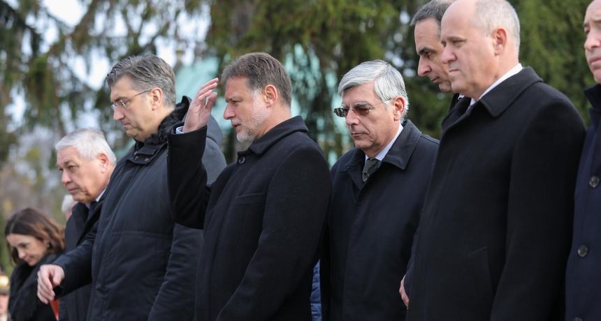 Prošlo je 20 godina od smrti prvog predsjednika: Tko je sve zapalio svijeću na Tuđmanovom grobu? Prošlo je 20 godina od smrti prvog predsjednika: Tko je sve zapalio svijeću na Tuđmanovom grobu?