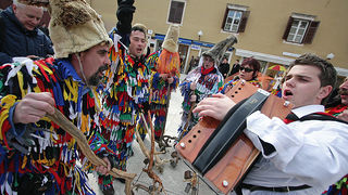 Povorka karnevalske skupine “Sovinjski pusti”