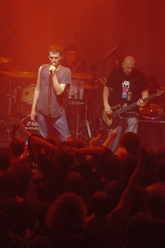 Nakon Porina, Goran Bare i Majke održali su slavljenički koncert u prepunoj Stereo dvorani u Rijeci.