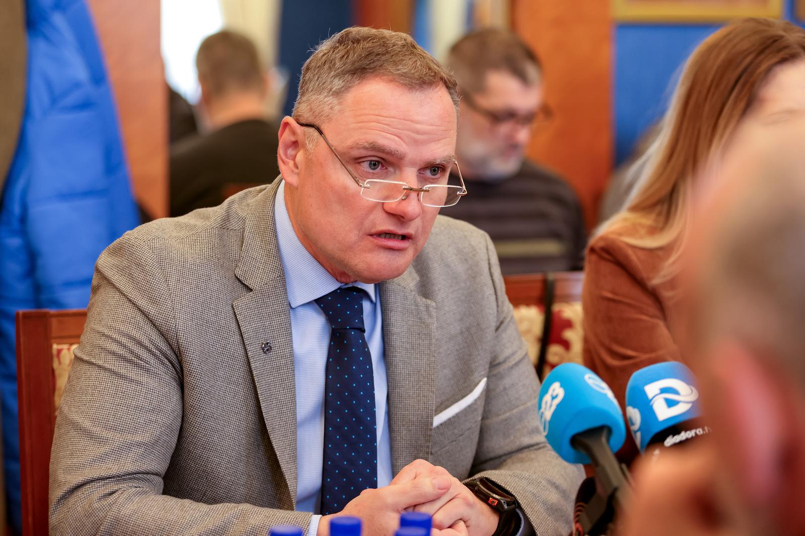 Branko Dukić održao kolegij s pročelnicima upravnih odjela
