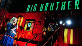 Beograd, 130311.
Nova sezona regionalnog reality show-a Big Brotheru cijoj kuci sudjeluju stanari iz Hrvatske, Makedonije, Srbije, Crne Gore te Bosne i Hercegovine. Stanari su smjesteni u Pionirskom gradu na Kostunjaku.
Na fotografiji: voditeljica Anton Beograd, 130311.
Nova sezona regionalnog reality show-a Big Brotheru cijoj kuci sudjeluju stanari iz Hrvatske, Makedonije, Srbije, Crne Gore te Bosne i Hercegovine. Stanari su smjesteni u Pionirskom gradu na Kostunjaku.
Na fotografiji: voditeljica Anton