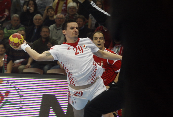 Veszprem, 040413.
Kvalifikacijska utakmica za Europsko prvenstvo rukometnih reprezentacija Madjarske i Hrvatske.
Na fotografiji: Ivan Nincevic.
Foto: Zeljko Hajdinjak / Cropix