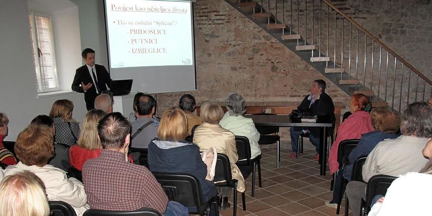 Održan program “Split na Dujmovu tragu – kultura gostoljubivosti u gradu izbjeglica, pridošlica i putnika” na “Danima kršćanske kulture” u Splitu Održan program “Split na Dujmovu tragu – kultura gostoljubivosti u gradu izbjeglica, pridošlica i putnika” na “Danima kršćanske kulture” u Splitu