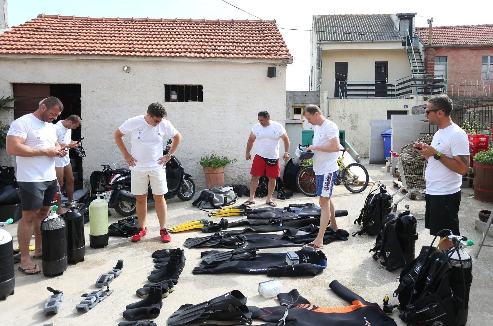 Šest veleposlanika čistilo morsko dno kod Murtera