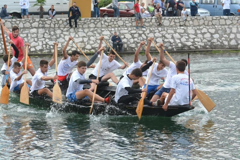 Opuzen: Utrke veslača za startne pozicije za 19. maraton lađa na Neretvi. Photo: Damir Špehar/PIXSELL