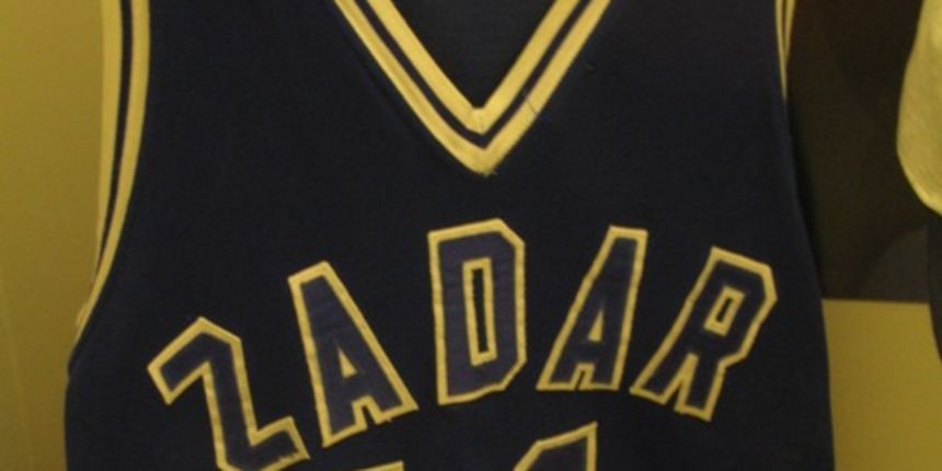 Image 1182493 (auto) Image 1182493 (auto)