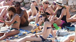 Tisno: Početak Garden Festivala napunio plaže turistima iz cijele Europe, Photo: Hrvoje Jelavic/PIXSELL Tisno: Početak Garden Festivala napunio plaže turistima iz cijele Europe, Photo: Hrvoje Jelavic/PIXSELL