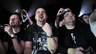 Zagreb, 140210.
Arena Zagreb, Laniste.
Koncert engleske rock skupine Depeche Mode.
Na slici: publika.
Foto: Boris Kovacev / CROPIX