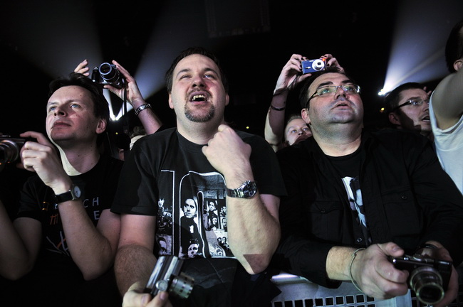 Zagreb, 140210.
Arena Zagreb, Laniste.
Koncert engleske rock skupine Depeche Mode.
Na slici: publika.
Foto: Boris Kovacev / CROPIX