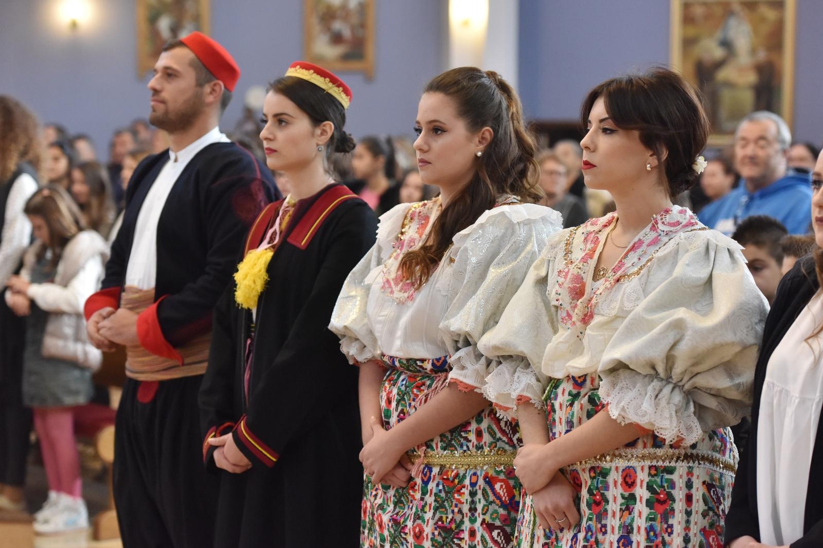 Zadarski nadbiskup Puljić predvodio svetu misu u Kistanjama povodom obilježavanja obljetnice proglašenja blaženim Serafina Kodića Zadarski nadbiskup Puljić predvodio svetu misu u Kistanjama povodom obilježavanja obljetnice proglašenja blaženim Serafina Kodića