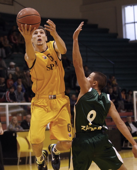 Split, 141011.
Dvorana Gripe.
Kosarkaska utakmica A-1 lige: Split – Borik
Na slici: Toni Katic (zuti 6)
Foto: Vojko Basic / CROPIX Split, 141011.
Dvorana Gripe.
Kosarkaska utakmica A-1 lige: Split – Borik
Na slici: Toni Katic (zuti 6)
Foto: Vojko Basic / CROPIX