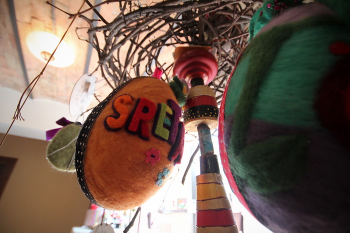 Restoran Bar Atrij: Prodajna izložba uskrsnih pisanica Silvijane Dražović, Foto: Saša Čuka Restoran Bar Atrij: Prodajna izložba uskrsnih pisanica Silvijane Dražović, Foto: Saša Čuka