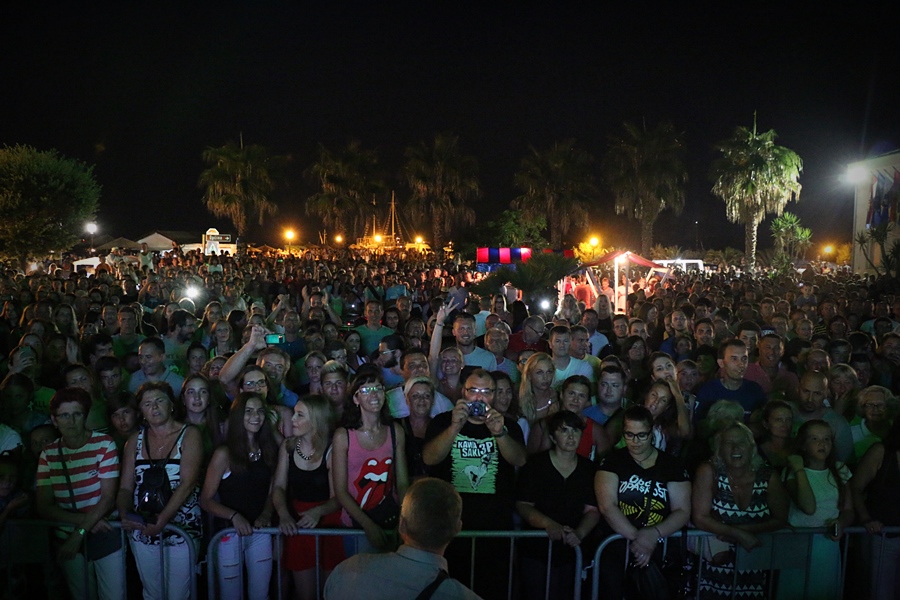 Dan Općine Vir proslavljen uz spektakularni koncert Prljavog Kazališta i vatromet Dan Općine Vir proslavljen uz spektakularni koncert Prljavog Kazališta i vatromet