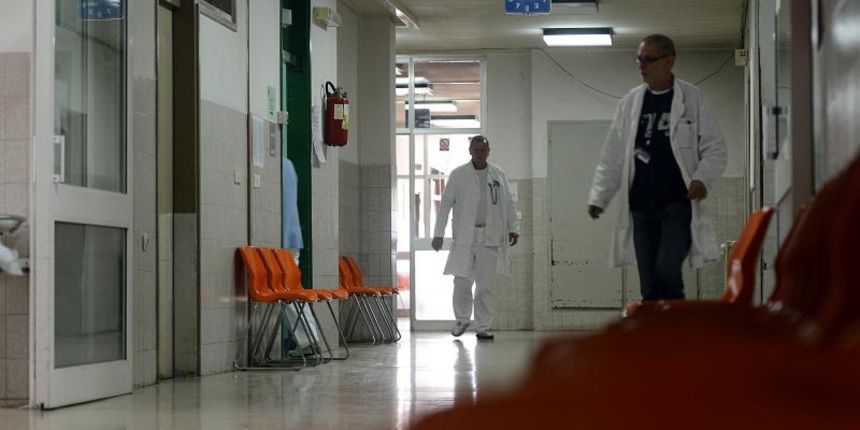18.09.2013., Varazdin – Prazni hodnici i cekaonice Opce bolnice prvog dana strajka lijecnika, medicinskih sestara i medicinskih tehnicara. Photo: Marko Jurinec/PIXSELL Autor Marko Jurinec/PIXSELL KLJUČNE RIJEČI lijecnik, pacijent, pacijenti, lijecnici 18.09.2013., Varazdin – Prazni hodnici i cekaonice Opce bolnice prvog dana strajka lijecnika, medicinskih sestara i medicinskih tehnicara. Photo: Marko Jurinec/PIXSELL Autor Marko Jurinec/PIXSELL KLJUČNE RIJEČI lijecnik, pacijent, pacijenti, lijecnici