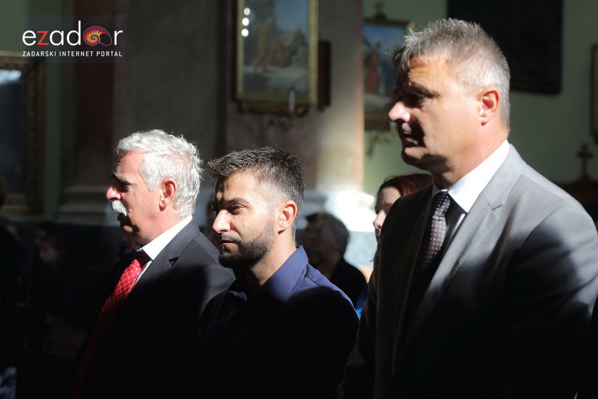 Bibinjci gradišćanskim Hrvatima darovali 1.82 metara visok kip sv. Roka Bibinjci gradišćanskim Hrvatima darovali 1.82 metara visok kip sv. Roka