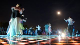 20.06.2013., Zadar – Pod gotovo punim mjesecom na instalaciji Pozdrav Suncu otvoren je 4. festival tanga.Photo: Filip Brala/PIXSELL 20.06.2013., Zadar – Pod gotovo punim mjesecom na instalaciji Pozdrav Suncu otvoren je 4. festival tanga.Photo: Filip Brala/PIXSELL