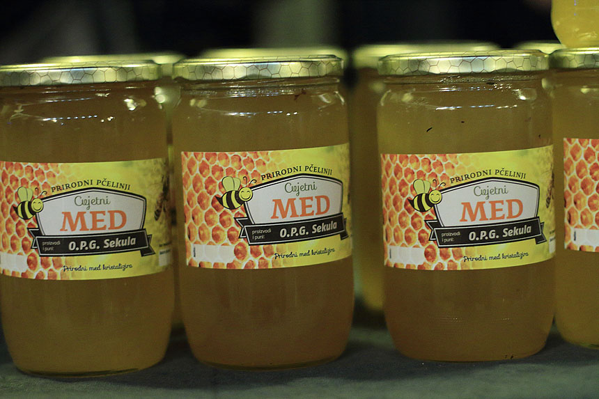 Bibinje: Božićni sajam na Trgu Franje Tuđmana Bibinje: Božićni sajam na Trgu Franje Tuđmana