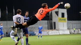 Zadar, 210911. Stadion Stanovi.Nogometna utakmica Kupa Hrvatske, Zadar – Karlovac.Na fotografiji: golman Zadra Tomo Gluic.Foto: Andrija Lucic / CROPIX