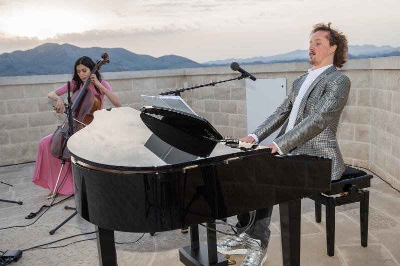 Dubrovnik: Ana Rucner i Oliver Poole ranojutarnjim koncertom pozdravili dolazak ljeta, foto: G. Jelavić/PIXSELL Dubrovnik: Ana Rucner i Oliver Poole ranojutarnjim koncertom pozdravili dolazak ljeta, foto: G. Jelavić/PIXSELL