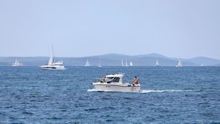 Sunčana nedjelja: Domaći i turisti na ulicama grada Sunčana nedjelja: Domaći i turisti na ulicama grada