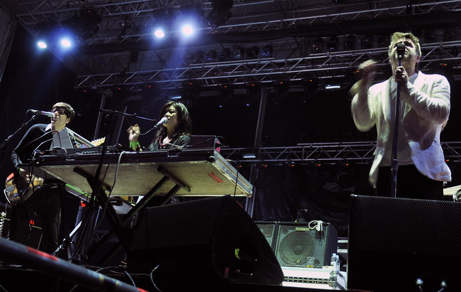 Zagreb, 220610.
Na Jarunu se od 21.-23.06. odrzava glazbeni spektakl T-Mobile INmusic festival na kojem ce nastupiti mnogobrojni izvodjaci kako iz zemlje tako i svijeta.
Danas se odrzao drugi dan.
Na fotografiji: LCD Soundsystem.
Foto: Boris Kovacev / CRO Zagreb, 220610.
Na Jarunu se od 21.-23.06. odrzava glazbeni spektakl T-Mobile INmusic festival na kojem ce nastupiti mnogobrojni izvodjaci kako iz zemlje tako i svijeta.
Danas se odrzao drugi dan.
Na fotografiji: LCD Soundsystem.
Foto: Boris Kovacev / CRO