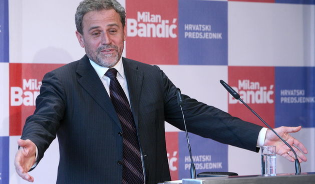 Zagreb, 231209.
Kandidat za Predsjednika RH Milan Bandic odrzao je posljednju konferenciju za novinare prije prvog kruga izbora.
Foto: Sandra Simunovic / CROPIX