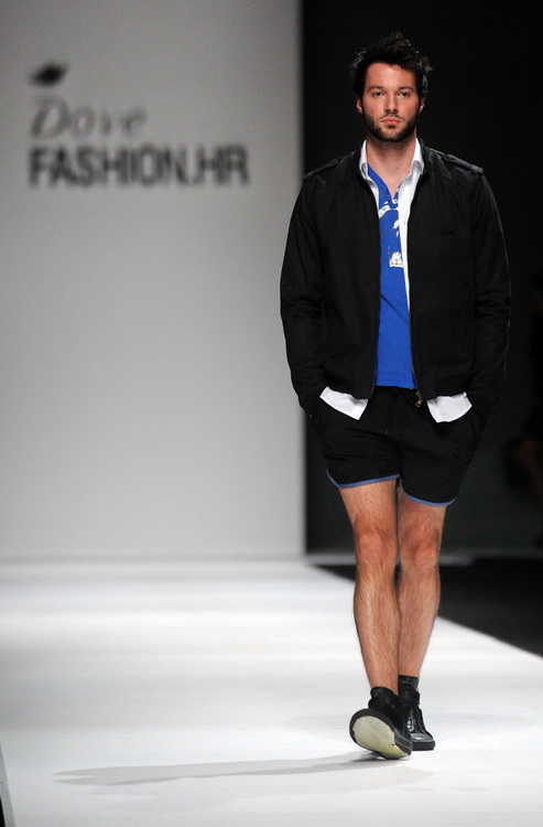 Zagreb, 290911.
Velesajam, paviljon 5.
Modne revije i poznati na Dove Fashion.hr proljece ljeto 2012. Prvi dan su izlagali kreatori Ivica Skoko, Martina Felja, AMDS by ALDUK i IK STUDIO.
Na slici: kreacije AMDS by ALDUK
Foto: Srdjan Vrancic / CROPIX Zagreb, 290911.
Velesajam, paviljon 5.
Modne revije i poznati na Dove Fashion.hr proljece ljeto 2012. Prvi dan su izlagali kreatori Ivica Skoko, Martina Felja, AMDS by ALDUK i IK STUDIO.
Na slici: kreacije AMDS by ALDUK
Foto: Srdjan Vrancic / CROPIX