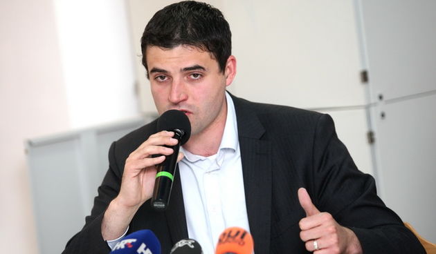 Zadar, 210512.
U prostorijama Gradske knjiznice Zadar ogranak Arbanasi odrzana je tribina na kojoj je ministar zdravstva Rajko Ostojic govorio o perspektivi hrvatskog zdravstva a kao gosti su bili prisutni: Neven Mimica podpredsjednik vlade, dr.Renata Sab