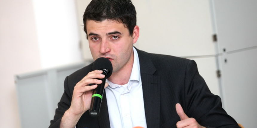 Zadar, 210512.
U prostorijama Gradske knjiznice Zadar ogranak Arbanasi odrzana je tribina na kojoj je ministar zdravstva Rajko Ostojic govorio o perspektivi hrvatskog zdravstva a kao gosti su bili prisutni: Neven Mimica podpredsjednik vlade, dr.Renata Sab