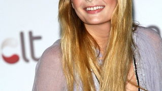 Misha Barton pokrala mamin ormar