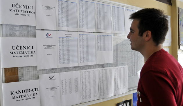 Zagreb, 230511.
X Gimnazija Drzavna matura i anketa medju ucenicima.
Foto: Bruno Konjevic / CROPIX