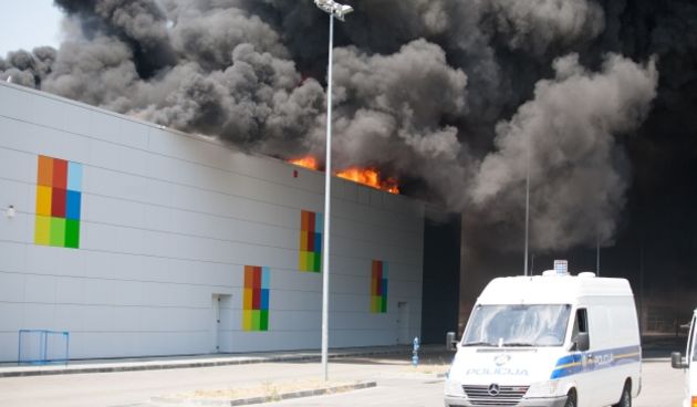 Zapalio se trgovački centar u Imotskom, foto-CROPIX