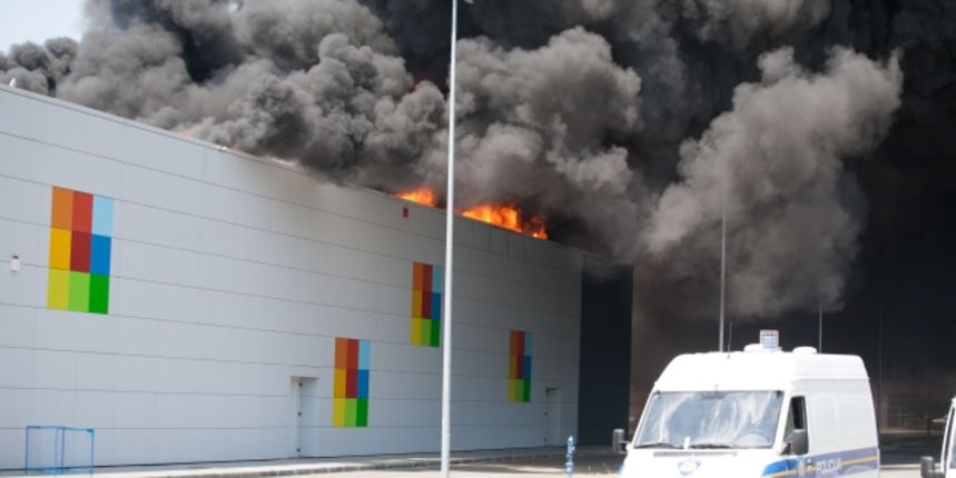 Zapalio se trgovački centar u Imotskom, foto-CROPIX