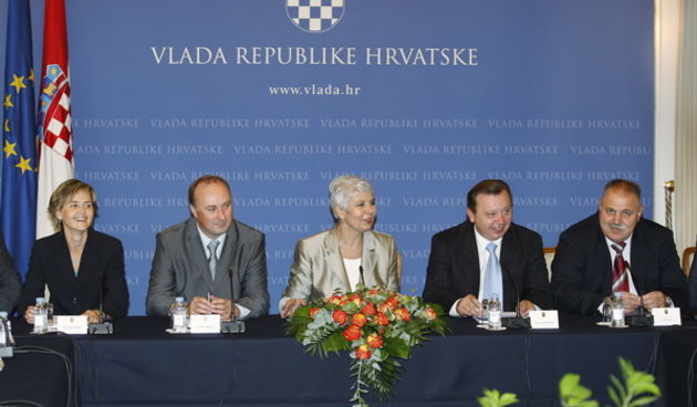 Zagreb, 160909.
Banski dvori.
Sjednica ekonomskog vijeca.
Na slici: Sandra Svaljek, Damir Polancec, Jadranka Kosor, Bozidar Pankretic i Ivan Suker.
Foto: Goran Mehkek / CROPIX