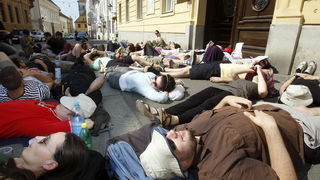 Zagreb, 130710.
Cirilometodska ulica.
Ispred gradske skupstine.
Udruge Zelena akcija i Pravo na grad organiziraju nastavak prosvjeda gradjana zbog gradnje ulazno-izlazne rampe u Varsavskoj za garazu Hoto grupe Tomislava Horvatincica.
Na slici: Prosvjednic Zagreb, 130710.
Cirilometodska ulica.
Ispred gradske skupstine.
Udruge Zelena akcija i Pravo na grad organiziraju nastavak prosvjeda gradjana zbog gradnje ulazno-izlazne rampe u Varsavskoj za garazu Hoto grupe Tomislava Horvatincica.
Na slici: Prosvjednic