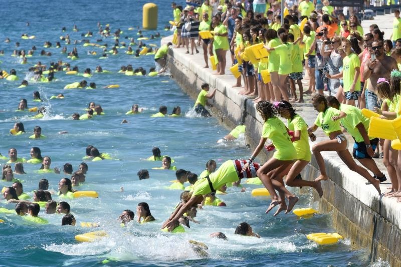 Jubilarni 10. dm Millennium Jump na zadarskoj rivi, Photo: Dino Stanin/PIXSELL Jubilarni 10. dm Millennium Jump na zadarskoj rivi, Photo: Dino Stanin/PIXSELL