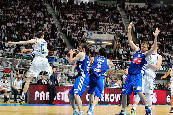 Najbolji navijači na svitu na utakmici Zadar-Cibona, Foto: Mia Čop Najbolji navijači na svitu na utakmici Zadar-Cibona, Foto: Mia Čop