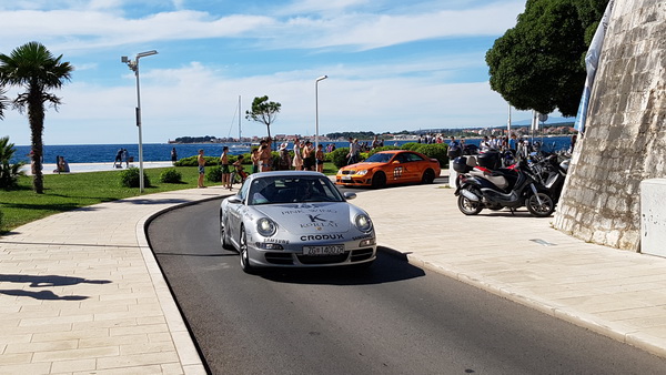 Pink Wing, jedinstvena gastro-turistička karavana luksuznih automobila gostovala je u Zadru na Pozdravu suncu. Foto: Mladen Malik