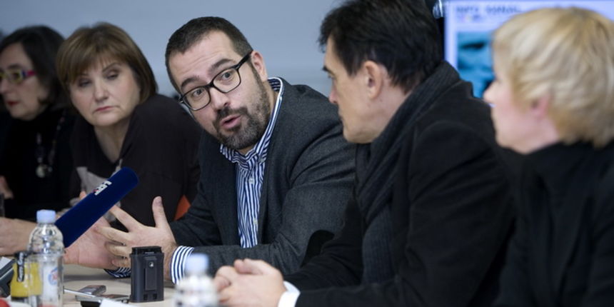 Zagreb, 191212.
Hrt, Prisavlje.
Na konferenciji za novinare odrzanoj na Hrt-u predstavljena je programska shema i voditelji novog informativnog programa Hrt-a Hrt 4. koji s emitiranjem zapocinje 24. prosinca.
Na slici: Domagoj Novokmet.
Foto: Sandra simun