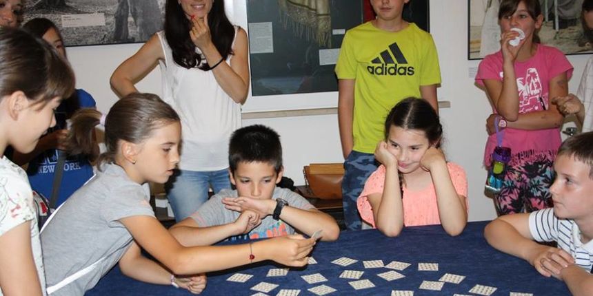 Etno dani: Osnovci igrali “Igru pamtilicu” u Gradskoj straži Etno dani: Osnovci igrali “Igru pamtilicu” u Gradskoj straži